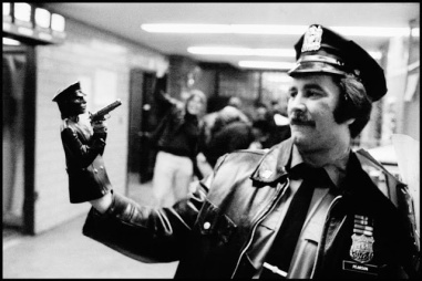 Pictures of Life of the New York Police Department in the 1970's (102)